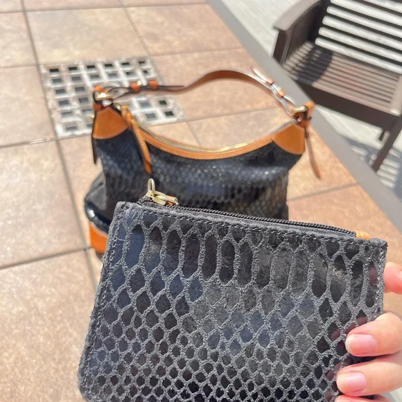 Dooney & Bourke GENUINE LEATHER Black and Tan Erica Snakeskin Women's Bag Set - Picture 4 of 16